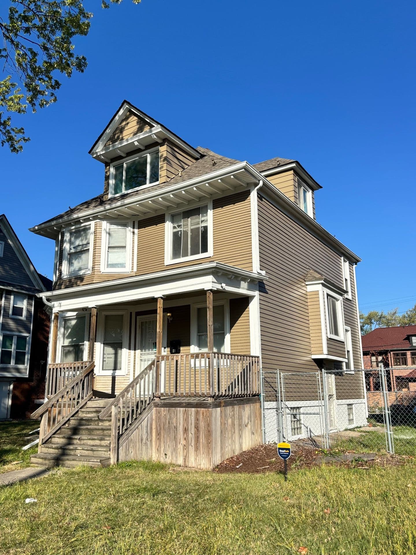 Gallery photos for Expert Exterior Painting Makes a Difference for This Home: Image #1