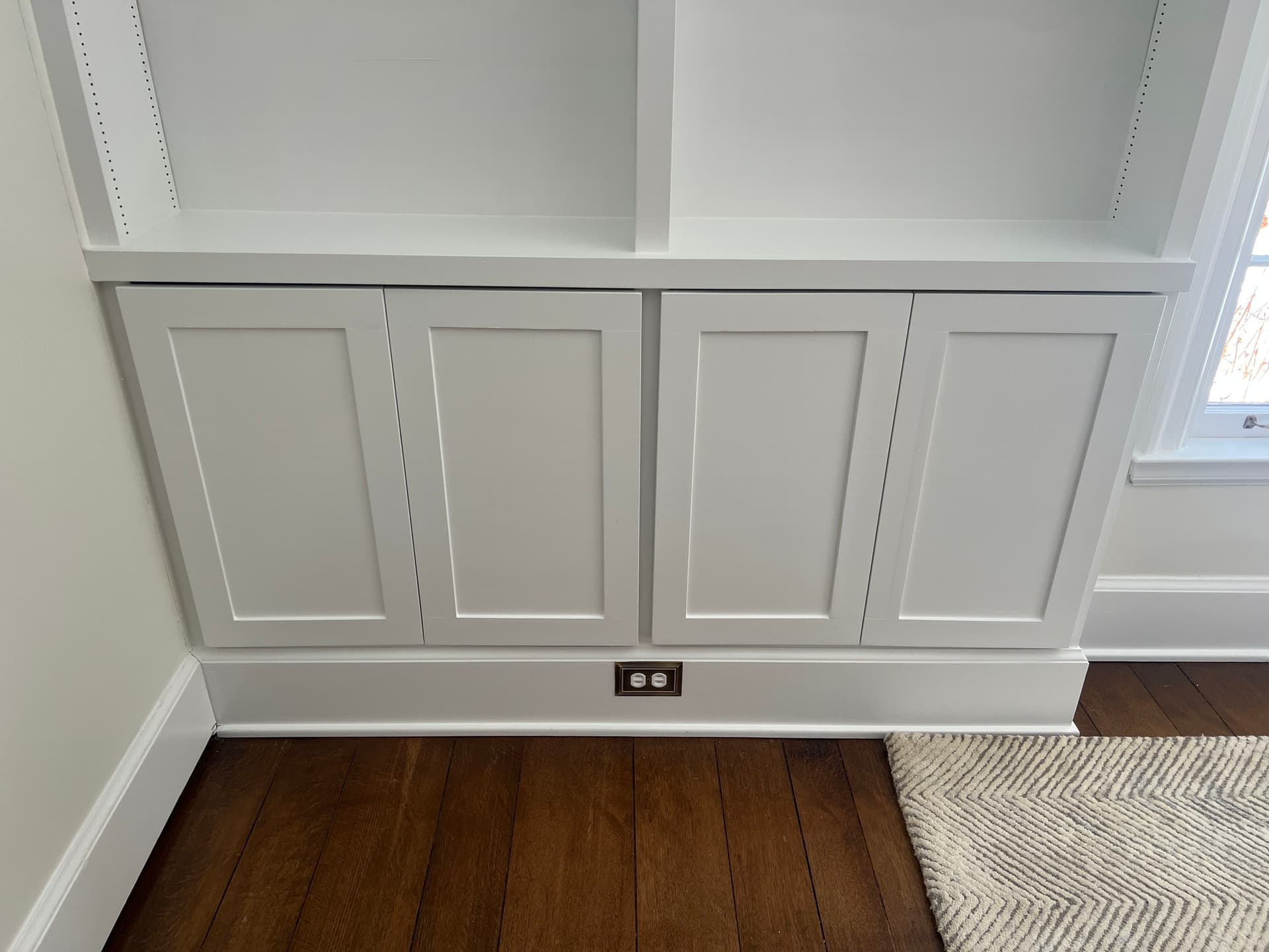 Gallery photos for Sleek Built-In Shelf Makeover for a New Look: Image #3