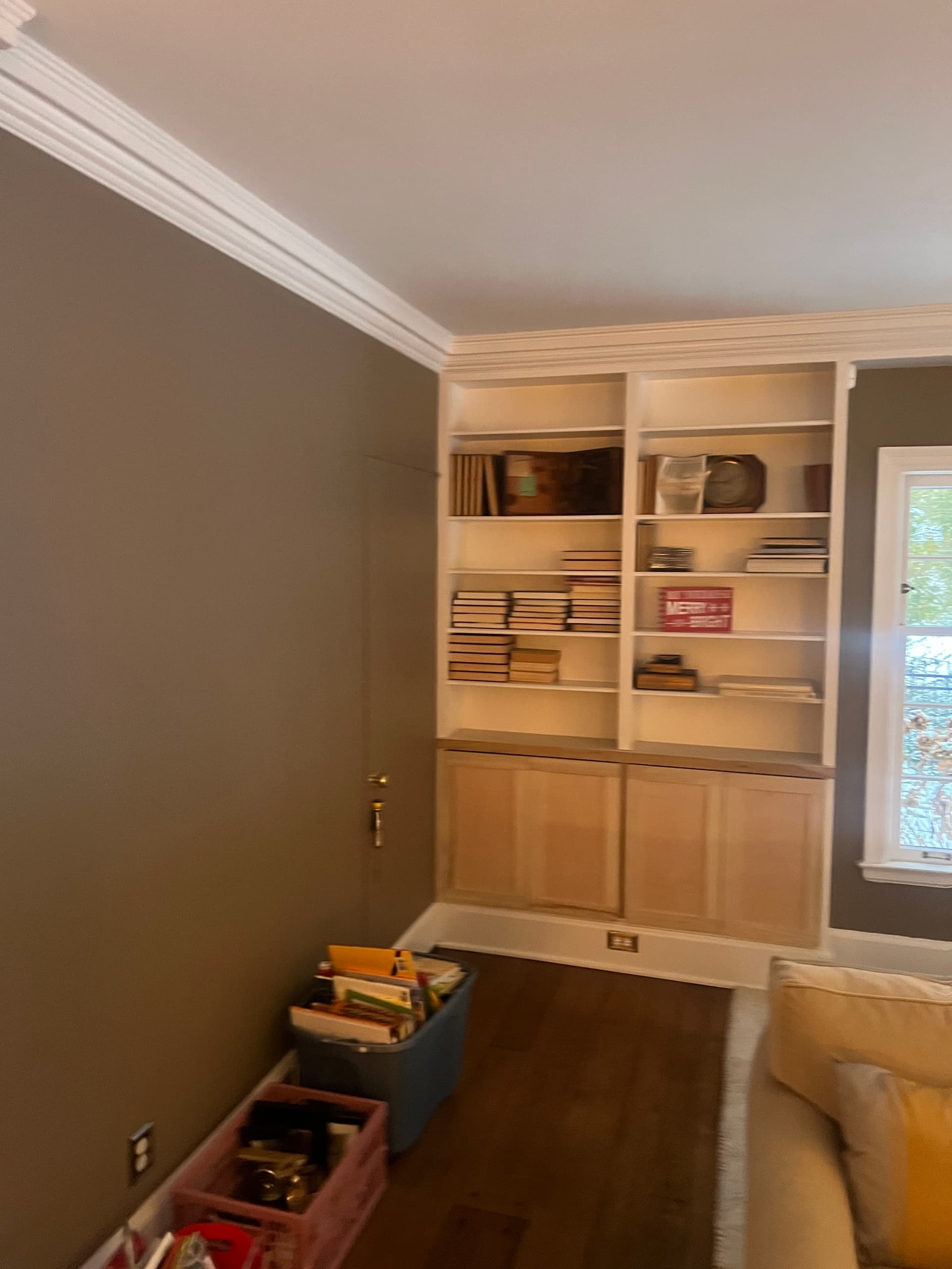 Gallery photos for Sleek Built-In Shelf Makeover for a New Look: Image #5