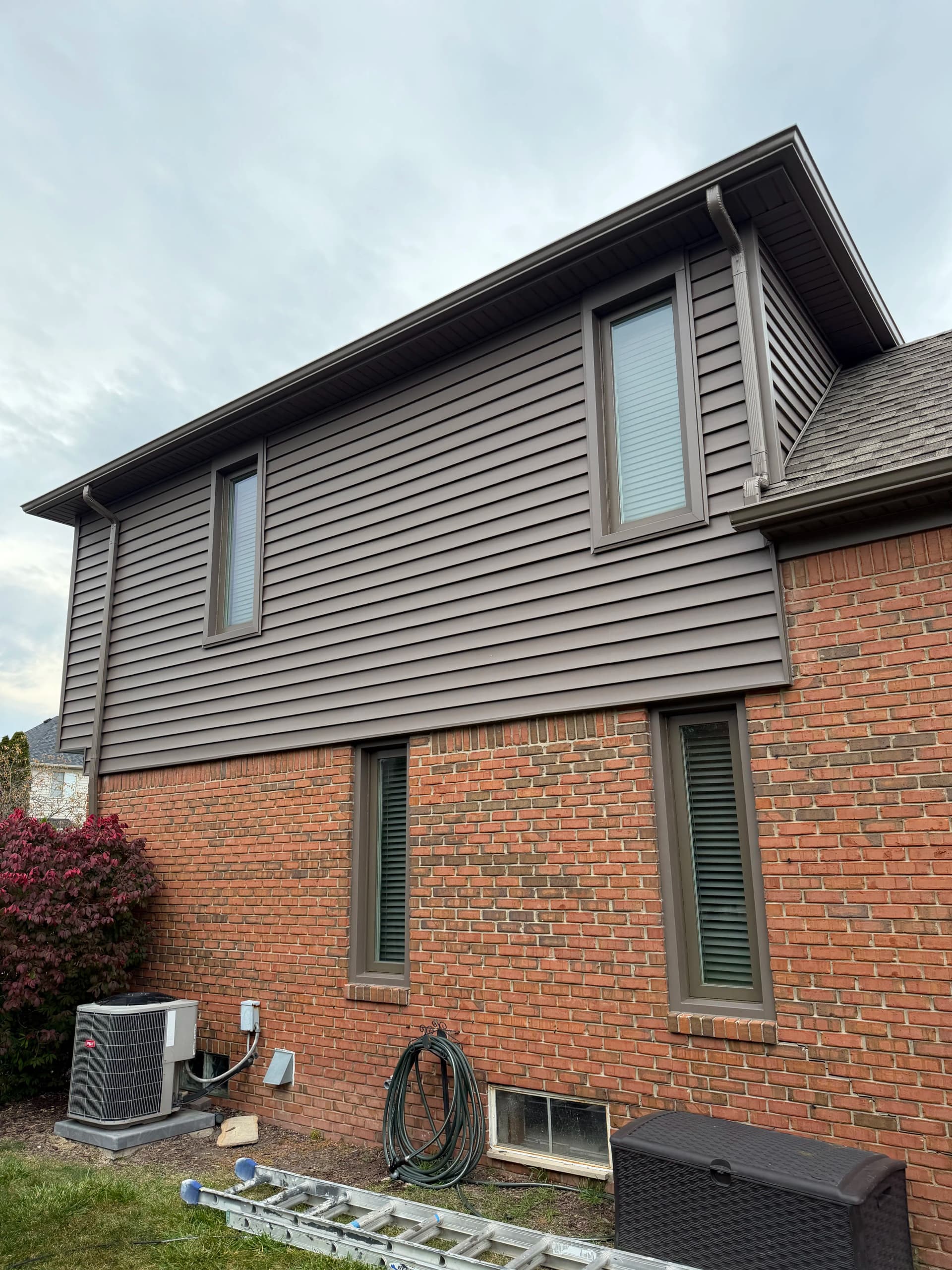 Gallery photos for Window Trim Painting That Ties New Vinyl Siding Together: Image #1