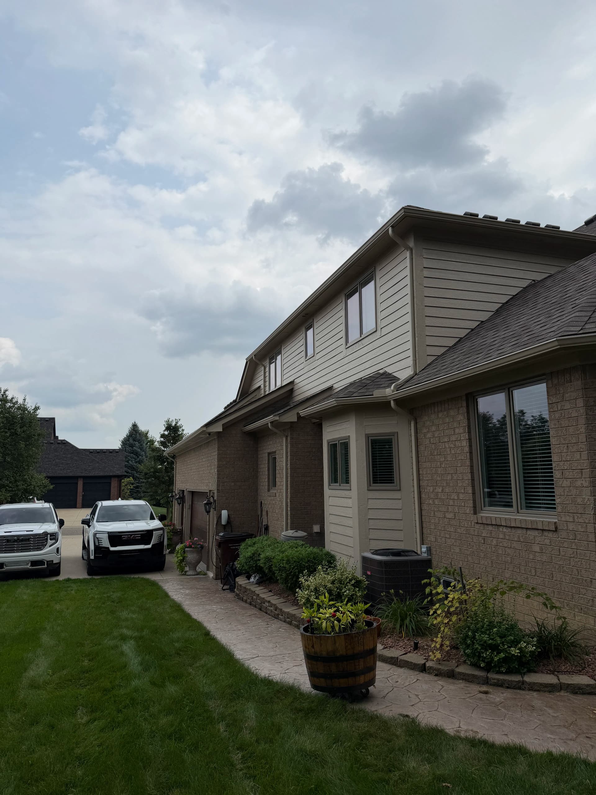 Gallery photos for Fresh Exterior Paint Gives This Home Serious Curb Appeal: Image #4