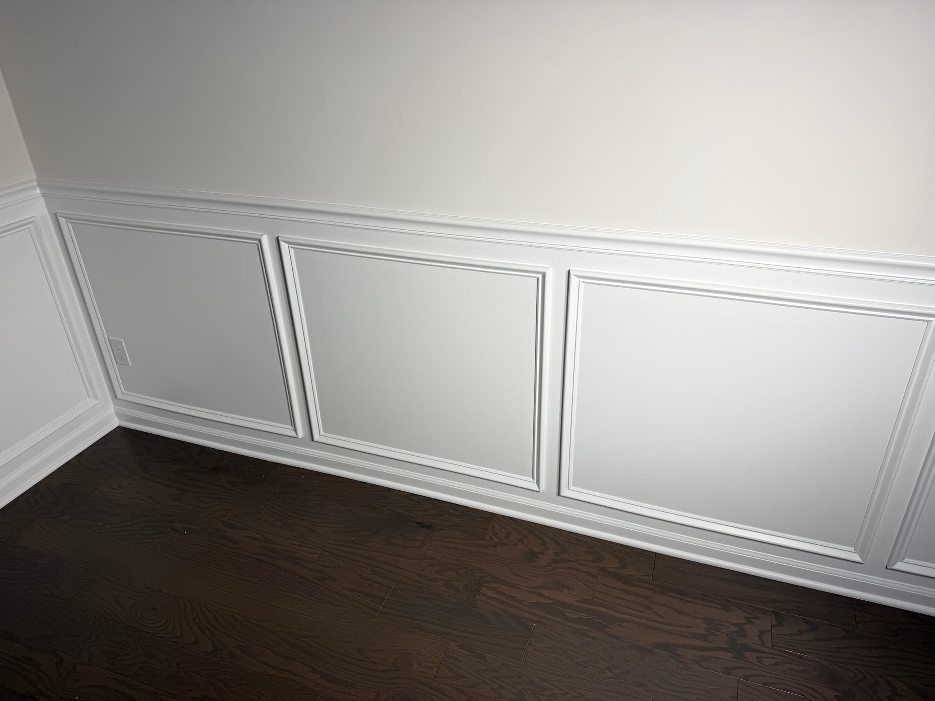 Gallery photos for Wainscoting Paint Job That Looks Factory Finished: Image #3