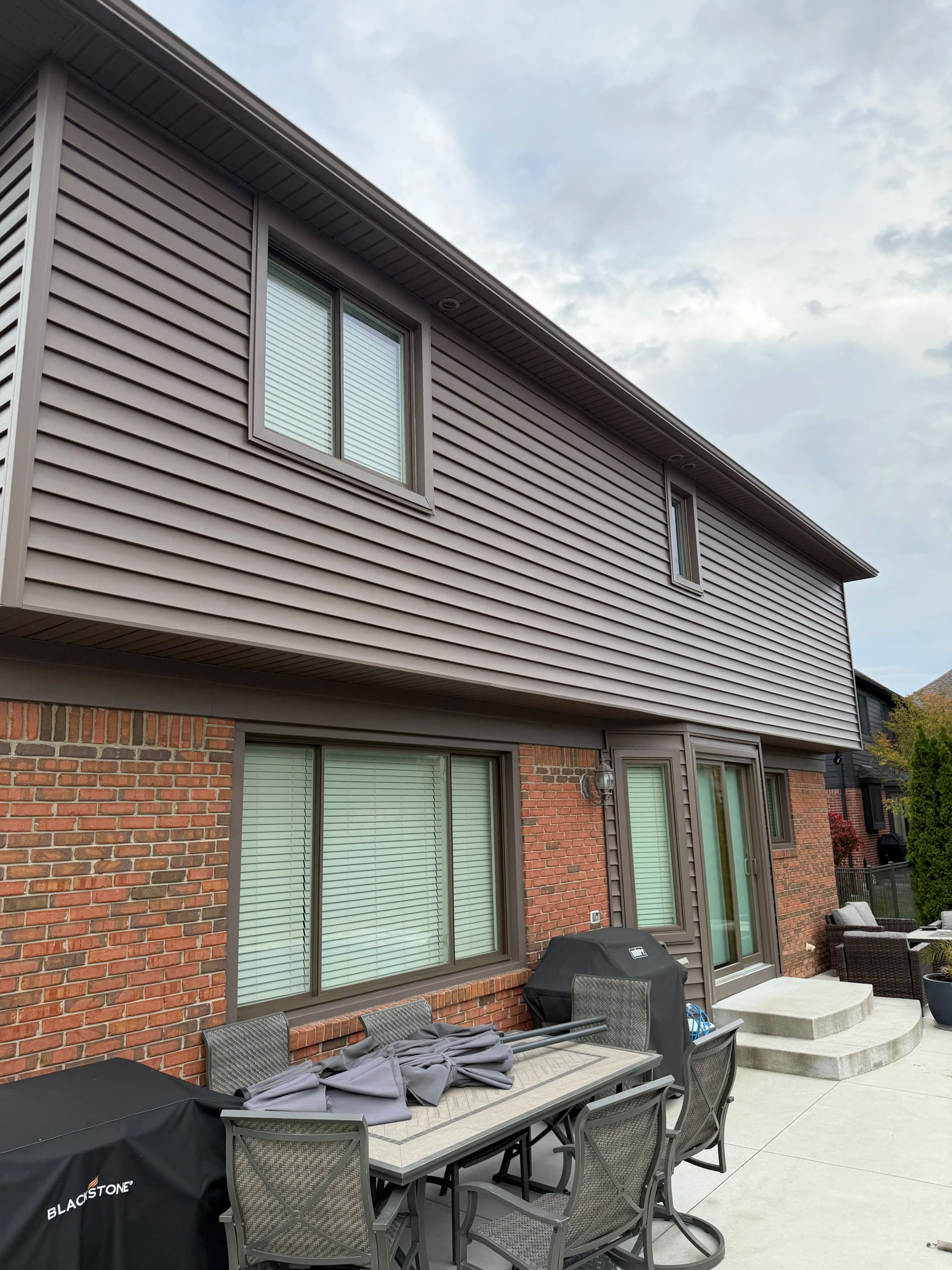 Gallery photos for Window Trim Painting That Ties New Vinyl Siding Together: Image #3