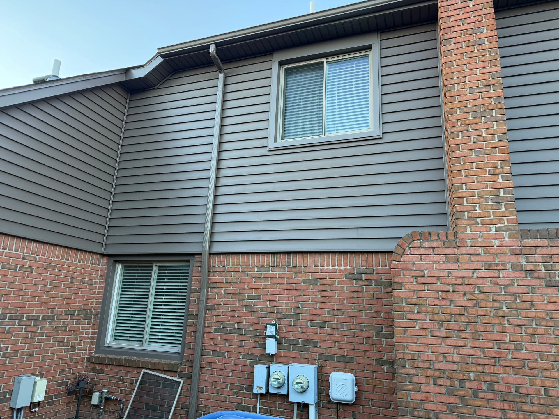 Gallery photos for Window Trim Painting That Ties New Vinyl Siding Together: Image #9