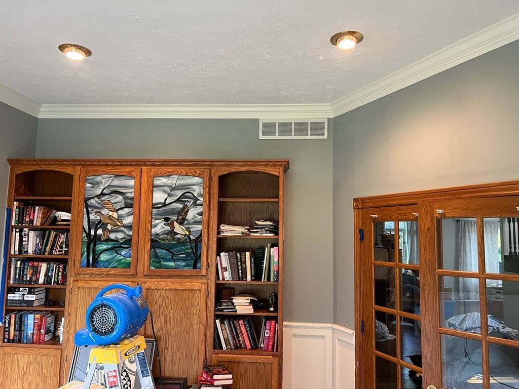 Gallery photos for Transformative Gray Interior with Stunning Crown Molding: Image #3
