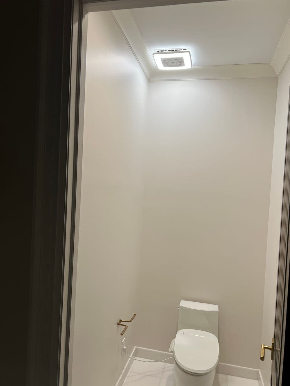 Gallery photos for Bathroom Makeover with Fresh Finish: Image #5