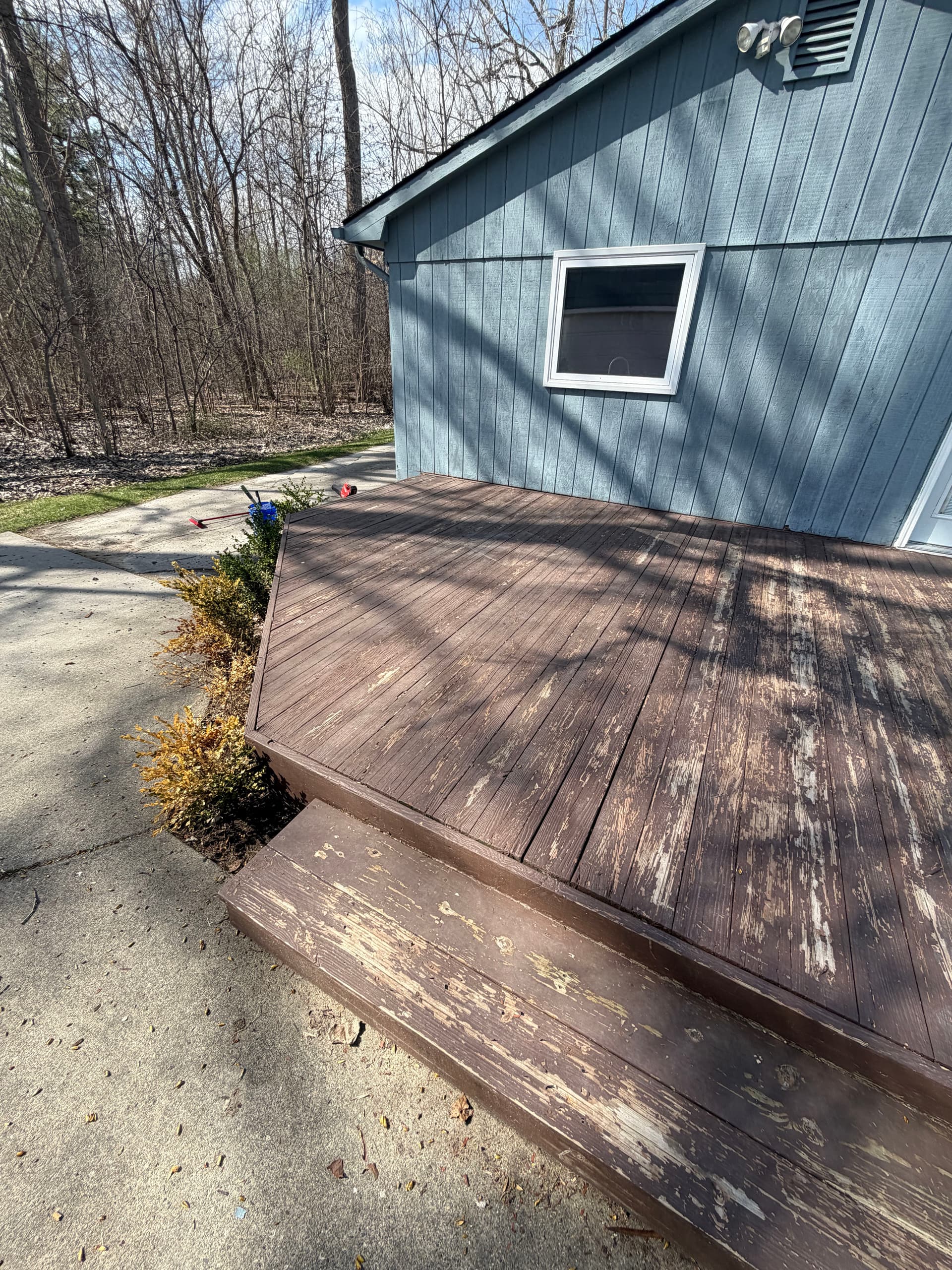 Gallery photos for Weathered Deck Gets a Fresh Finish Before Listing Photos: Image #4