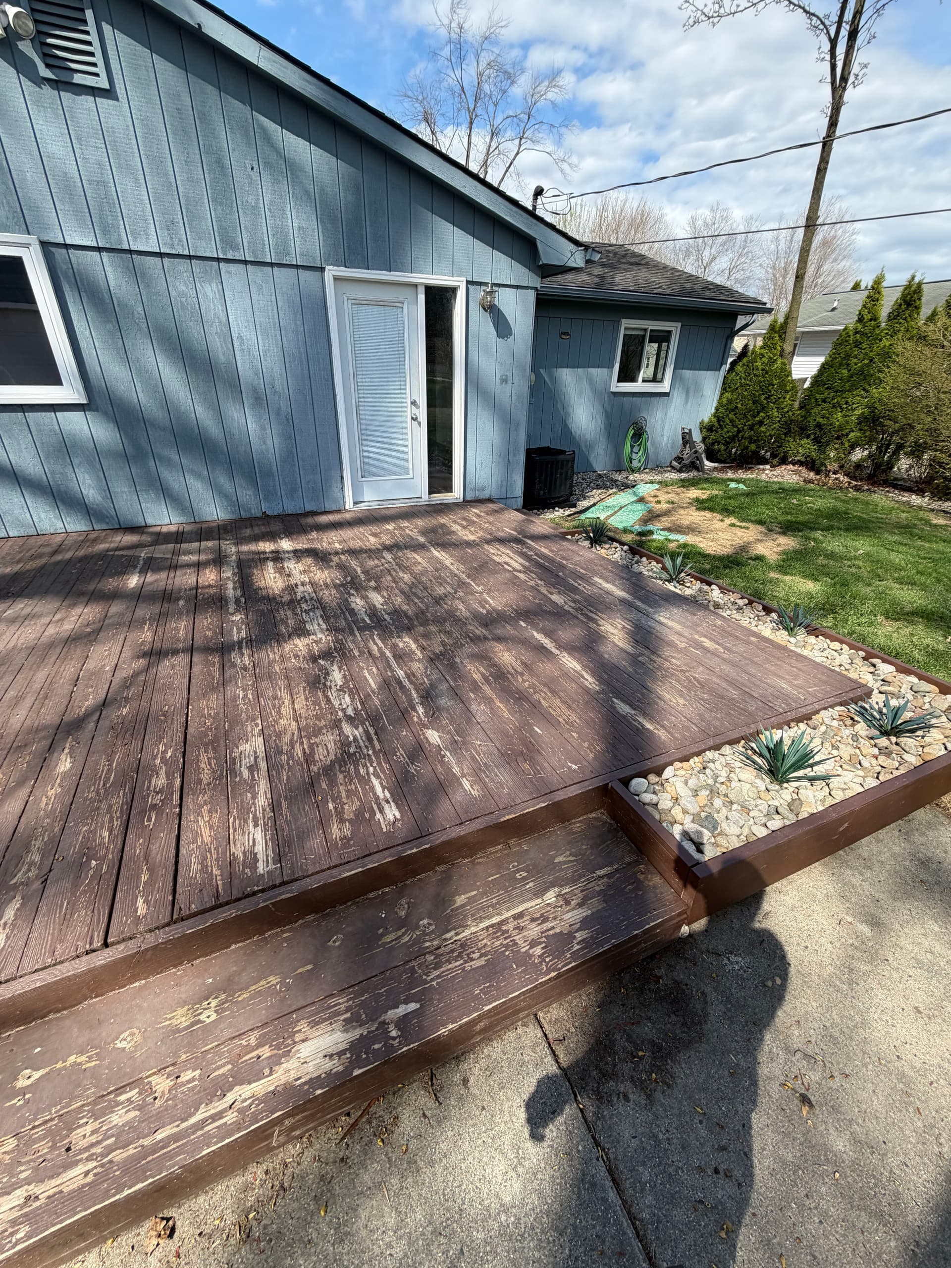 Gallery photos for Weathered Deck Gets a Fresh Finish Before Listing Photos: Image #5